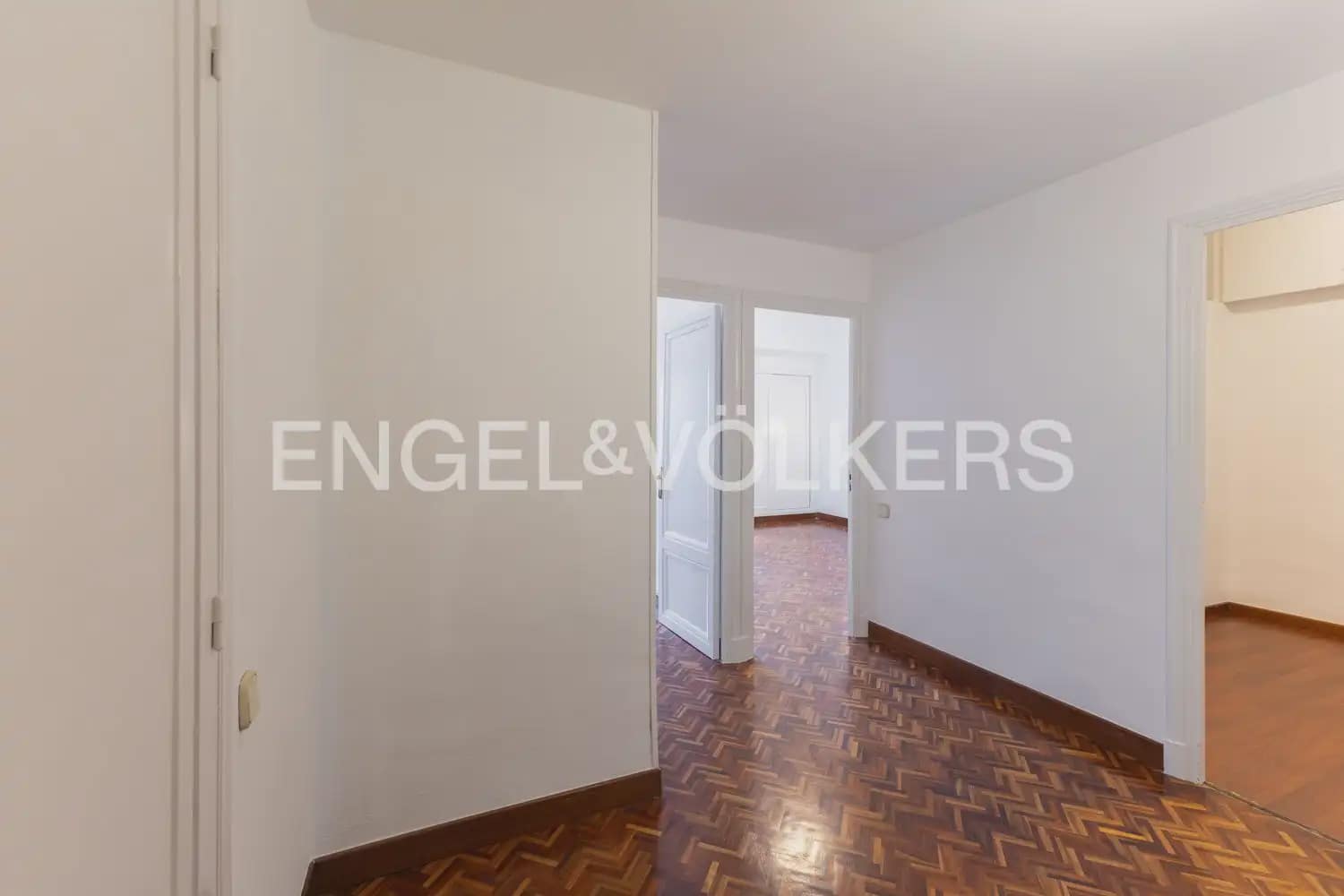 4 Zimmer Wohnung zu vermieten in Valencia Stadt mit Garage - 2.500 € (Ref: 9897509)