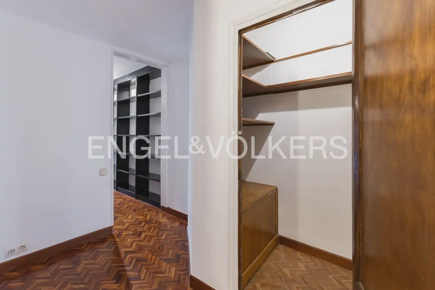 4 Zimmer Wohnung zu vermieten in Valencia Stadt mit Garage - 2.500 € (Ref: 9897509)