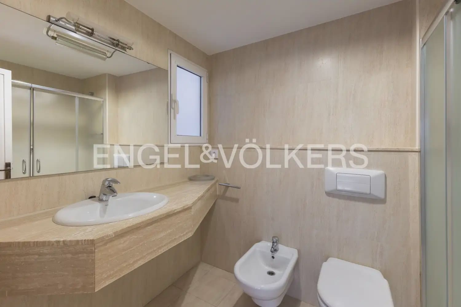 4 Zimmer Wohnung zu vermieten in Valencia Stadt mit Garage - 2.500 € (Ref: 9897509)