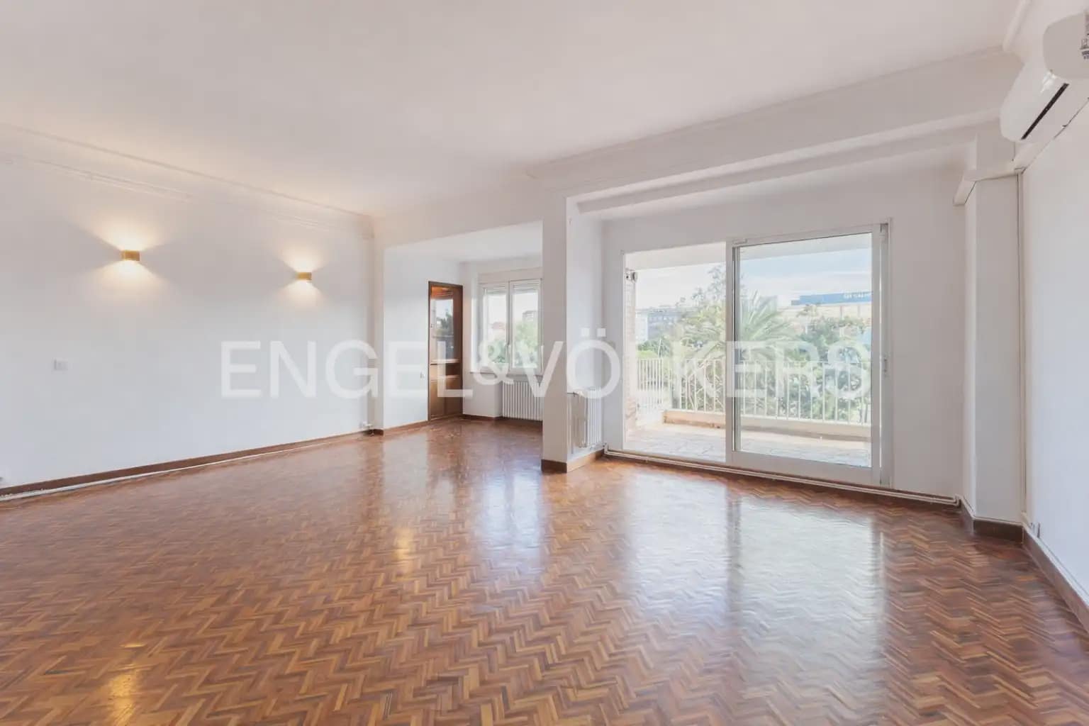4 Zimmer Wohnung zu vermieten in Valencia Stadt mit Garage - 2.500 € (Ref: 9897509)