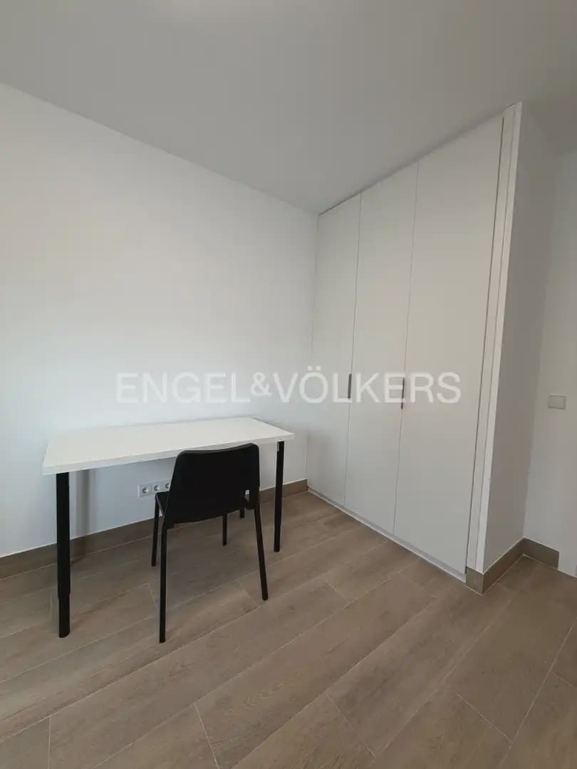 4 makuuhuone Asunto vuokrattavana paikassa Valencia kaupunki - 2 400 € (Ref: 9897513)