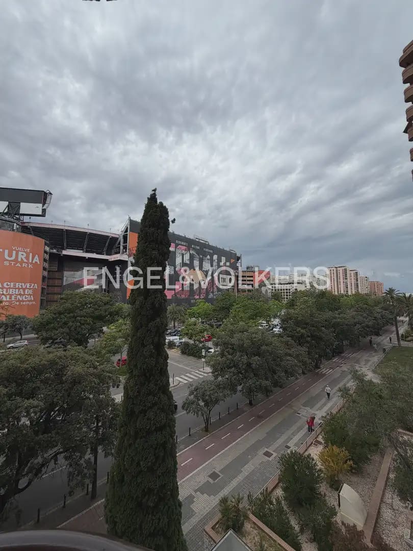 4 makuuhuone Asunto vuokrattavana paikassa Valencia kaupunki - 2 400 € (Ref: 9897513)