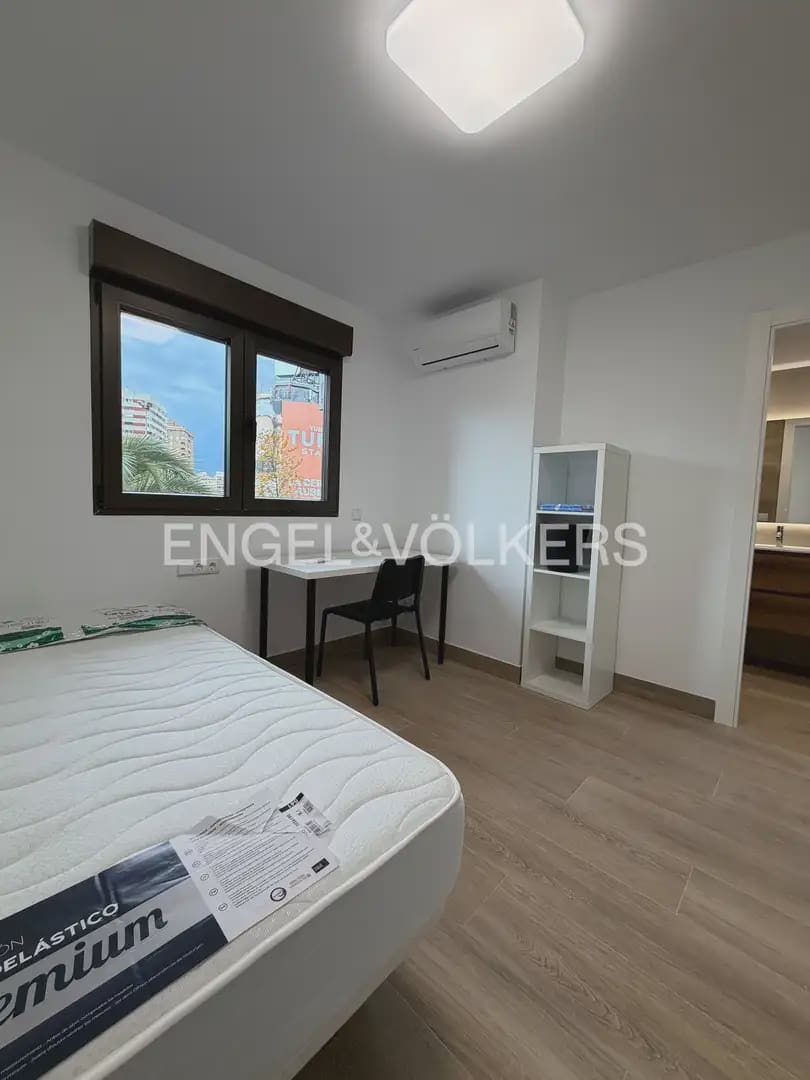 4 makuuhuone Asunto vuokrattavana paikassa Valencia kaupunki - 2 400 € (Ref: 9897513)