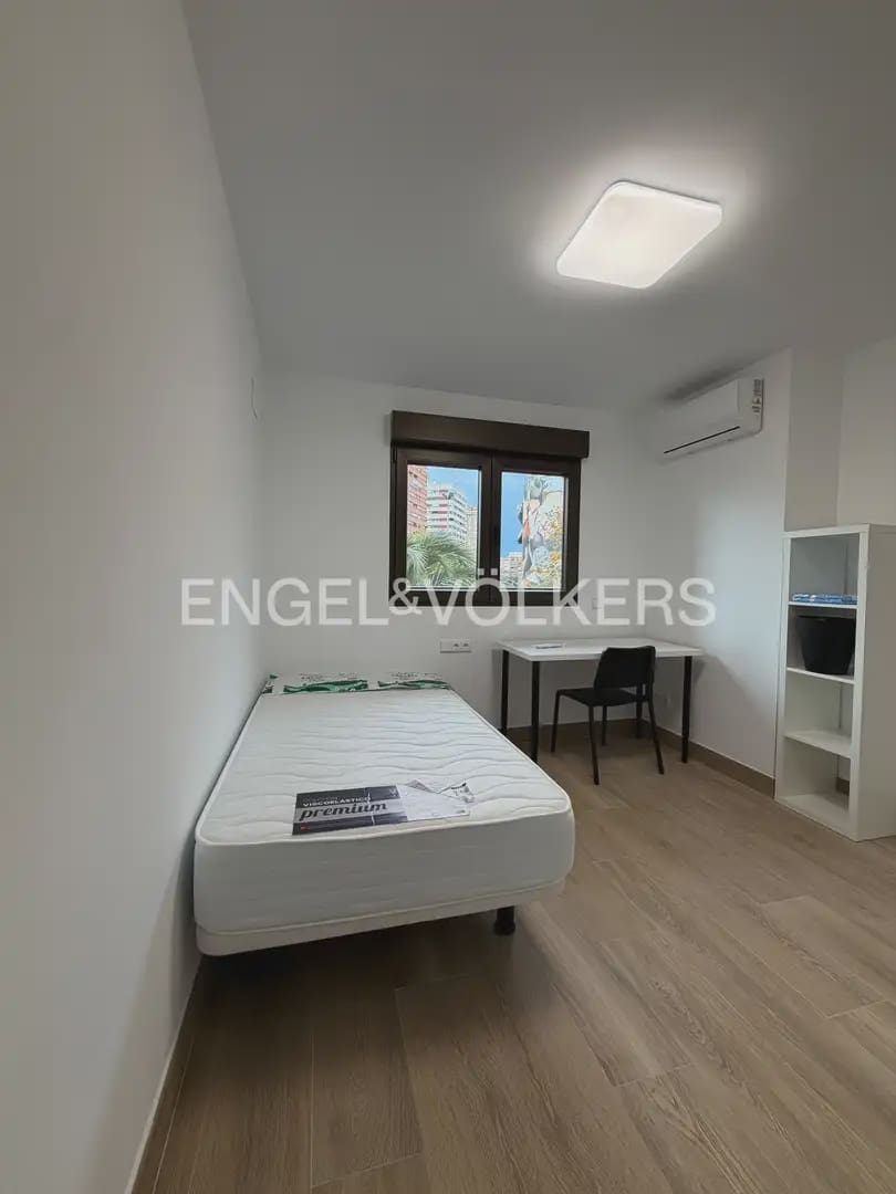 4 makuuhuone Asunto vuokrattavana paikassa Valencia kaupunki - 2 400 € (Ref: 9897513)