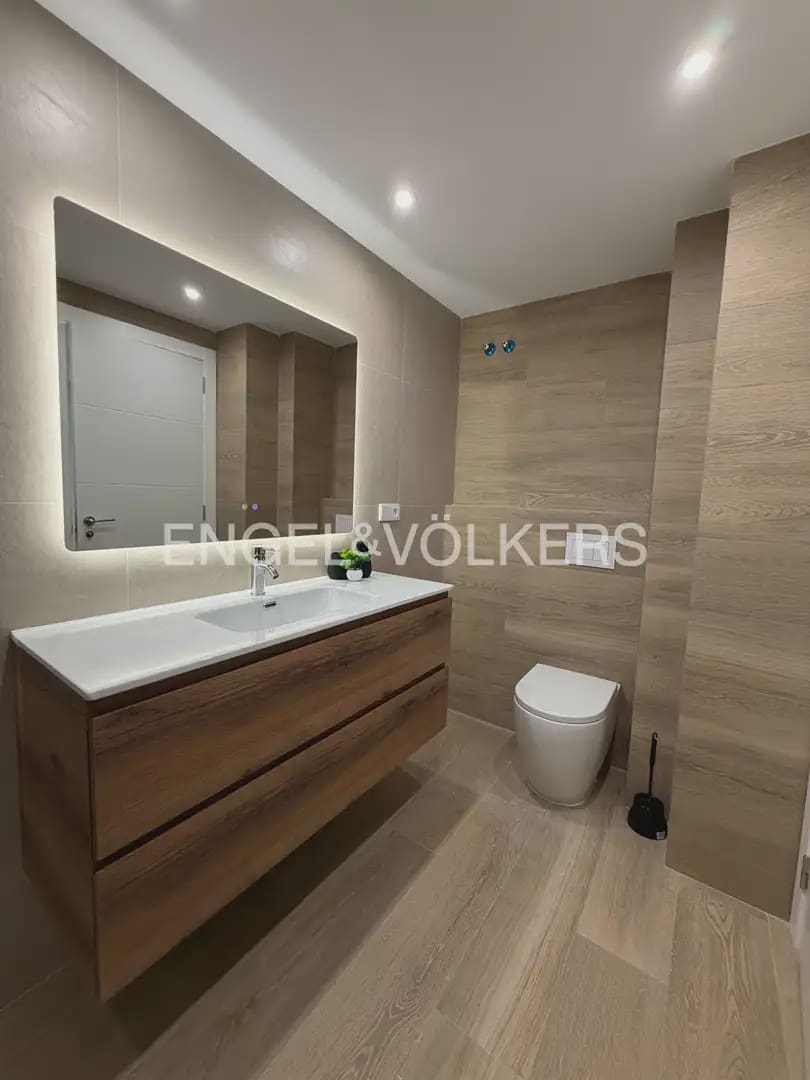 4 makuuhuone Asunto vuokrattavana paikassa Valencia kaupunki - 2 400 € (Ref: 9897513)