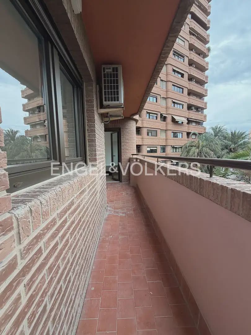 4 makuuhuone Asunto vuokrattavana paikassa Valencia kaupunki - 2 400 € (Ref: 9897513)