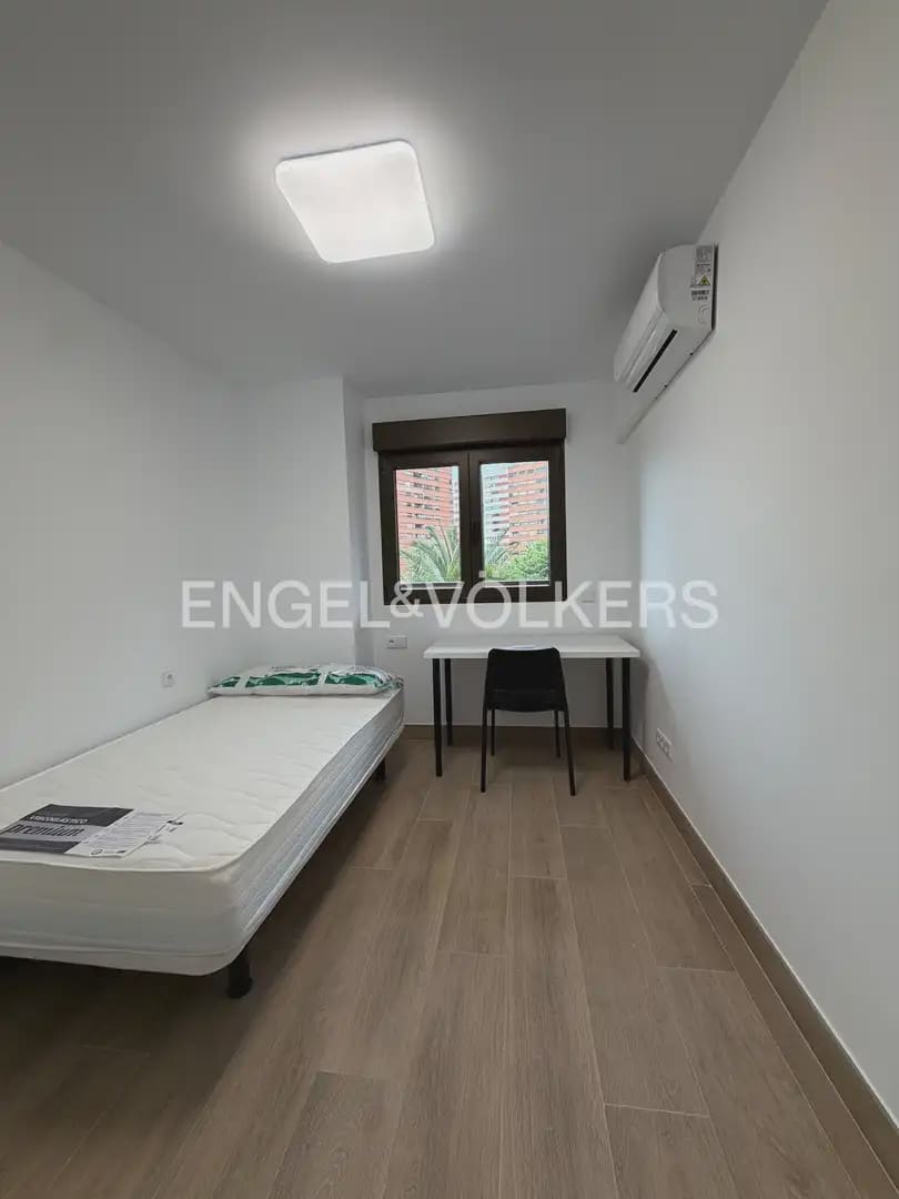 4 makuuhuone Asunto vuokrattavana paikassa Valencia kaupunki - 2 400 € (Ref: 9897513)