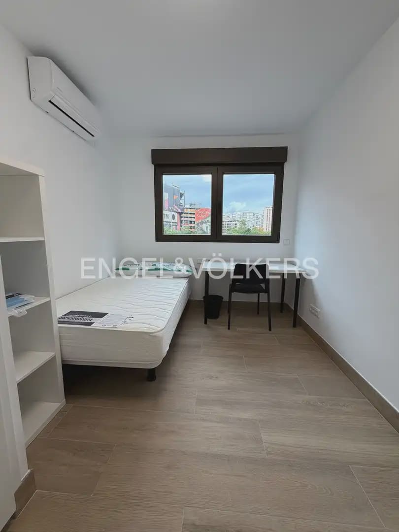 4 makuuhuone Asunto vuokrattavana paikassa Valencia kaupunki - 2 400 € (Ref: 9897513)