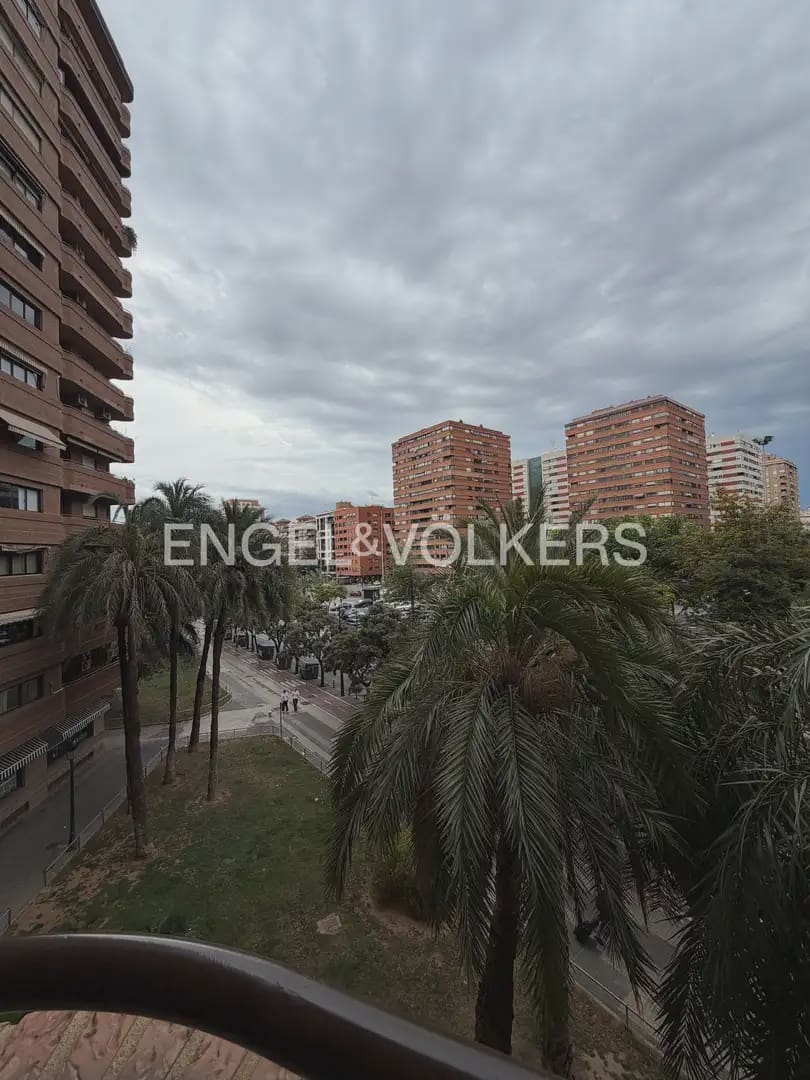 4 makuuhuone Asunto vuokrattavana paikassa Valencia kaupunki - 2 400 € (Ref: 9897513)
