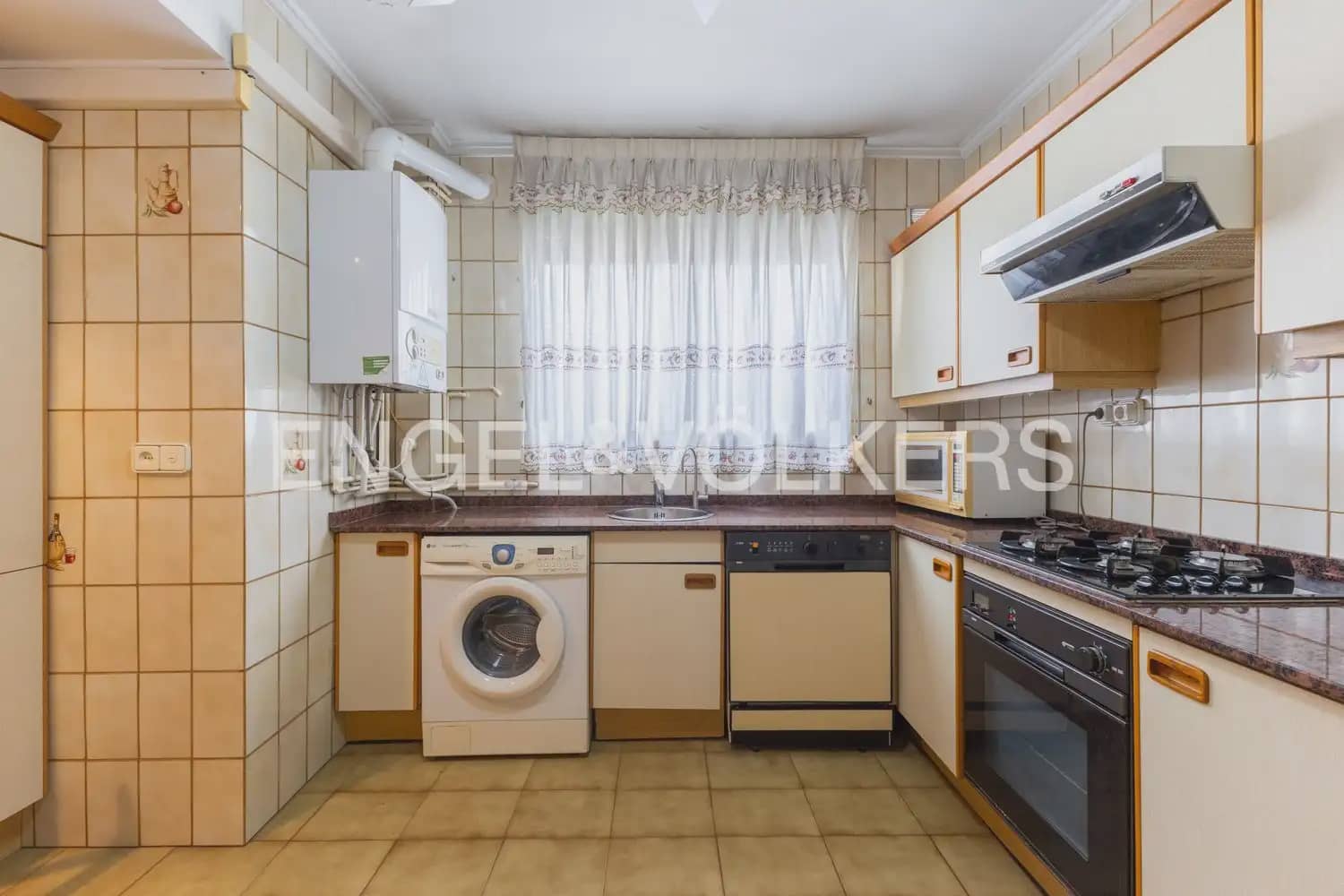 4 slaapkamer Flat te koop in Valencia stad - € 350.000 (Ref: 9897514)