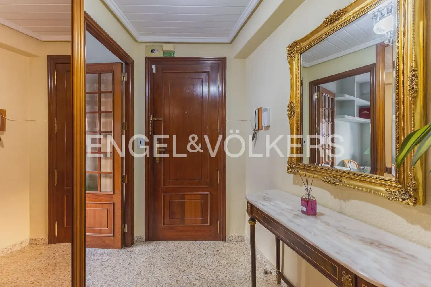 4 slaapkamer Flat te koop in Valencia stad - € 350.000 (Ref: 9897514)