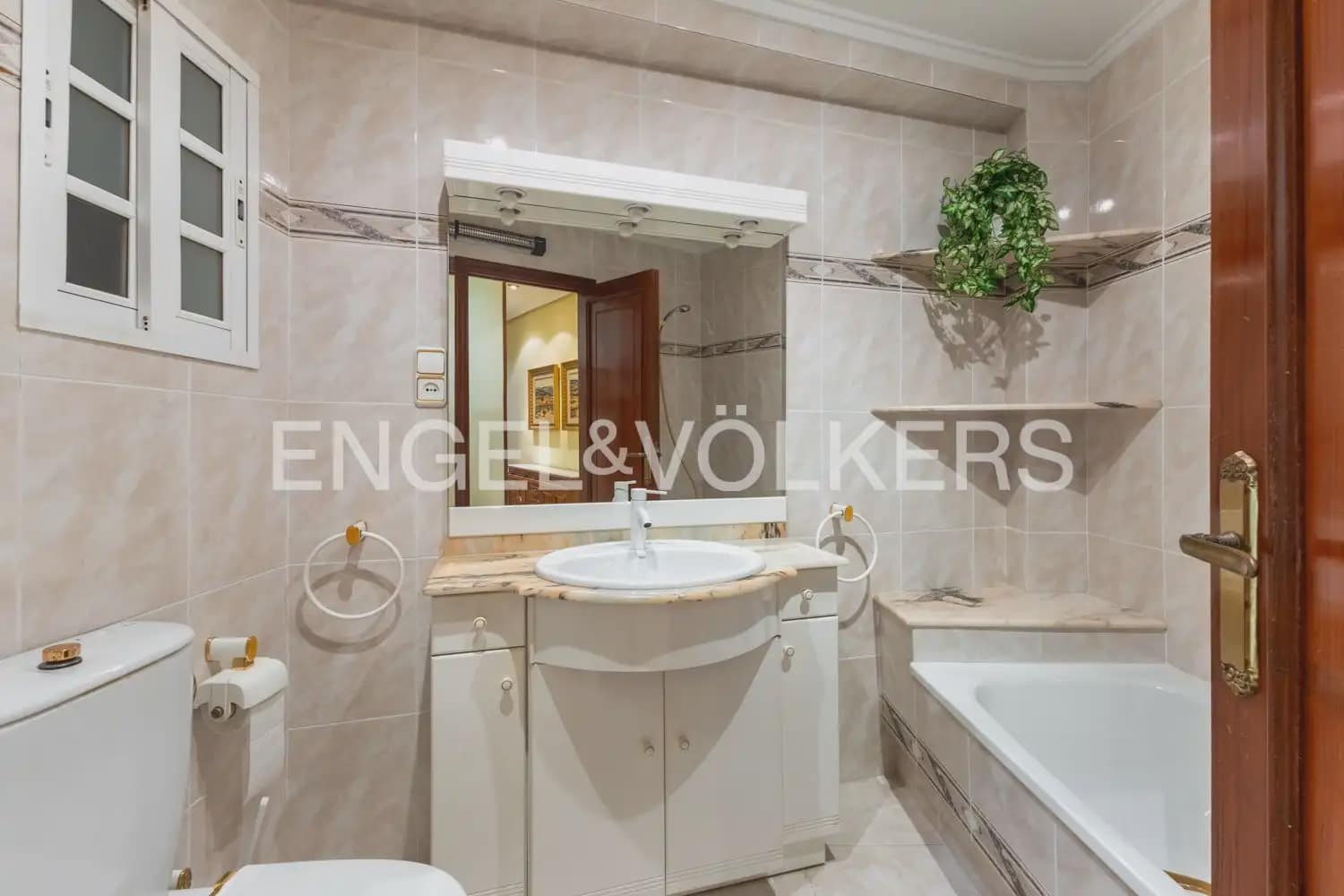 4 slaapkamer Flat te koop in Valencia stad - € 350.000 (Ref: 9897514)