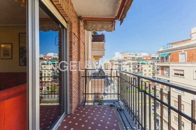 Piso de 4 habitaciones en Mont-Olivet, València ciudad en venta - 350.000 € (Ref: 9897514)