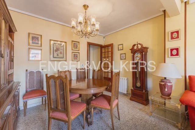 Piso de 4 habitaciones en Mont-Olivet, València ciudad en venta - 350.000 € (Ref: 9897514)