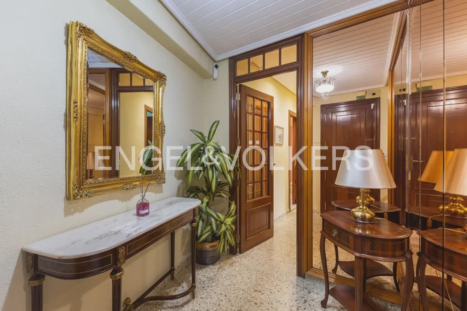 4 slaapkamer Flat te koop in Valencia stad - € 350.000 (Ref: 9897514)
