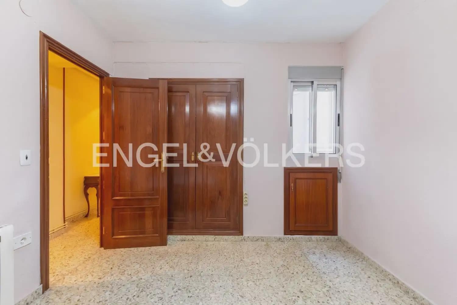 Piso de 4 habitaciones en València ciudad en venta - 350.000 € (Ref: 9897514)
