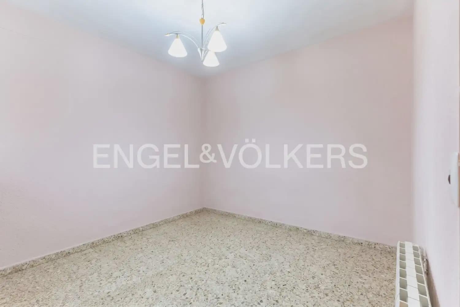 Piso de 4 habitaciones en València ciudad en venta - 350.000 € (Ref: 9897514)