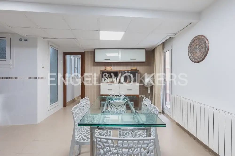 4 quarto Apartamento para arrendar em Valencia cidade com garagem - 3 200 € (Ref: 9897516)