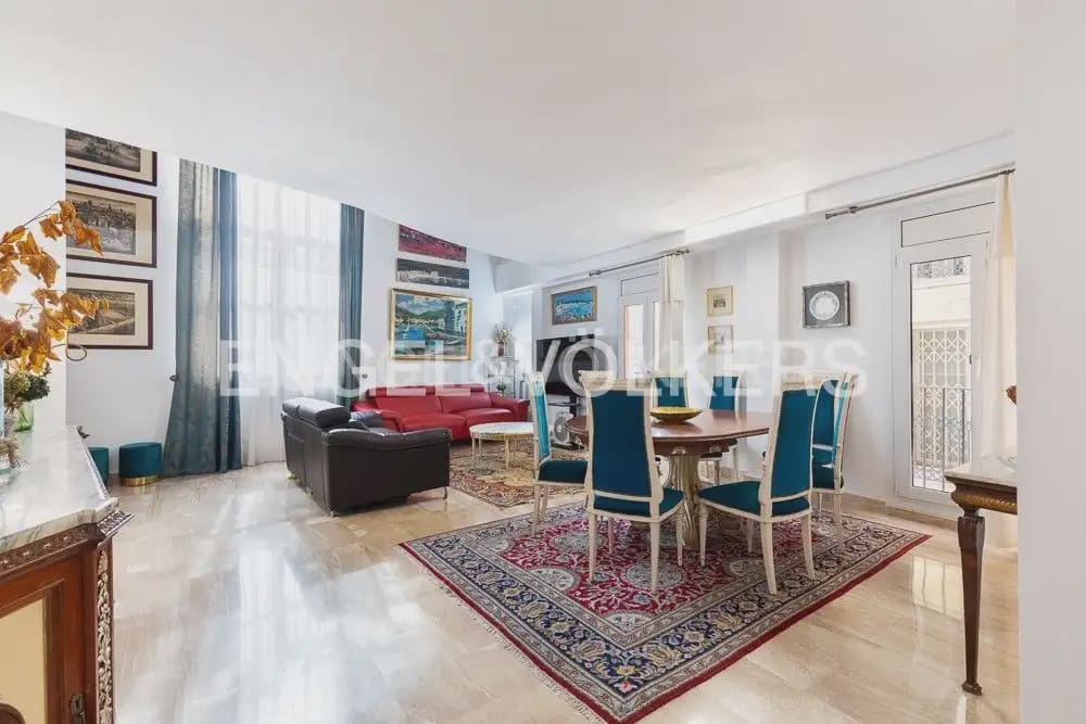 4 quarto Apartamento para arrendar em Valencia cidade com garagem - 3 200 € (Ref: 9897516)