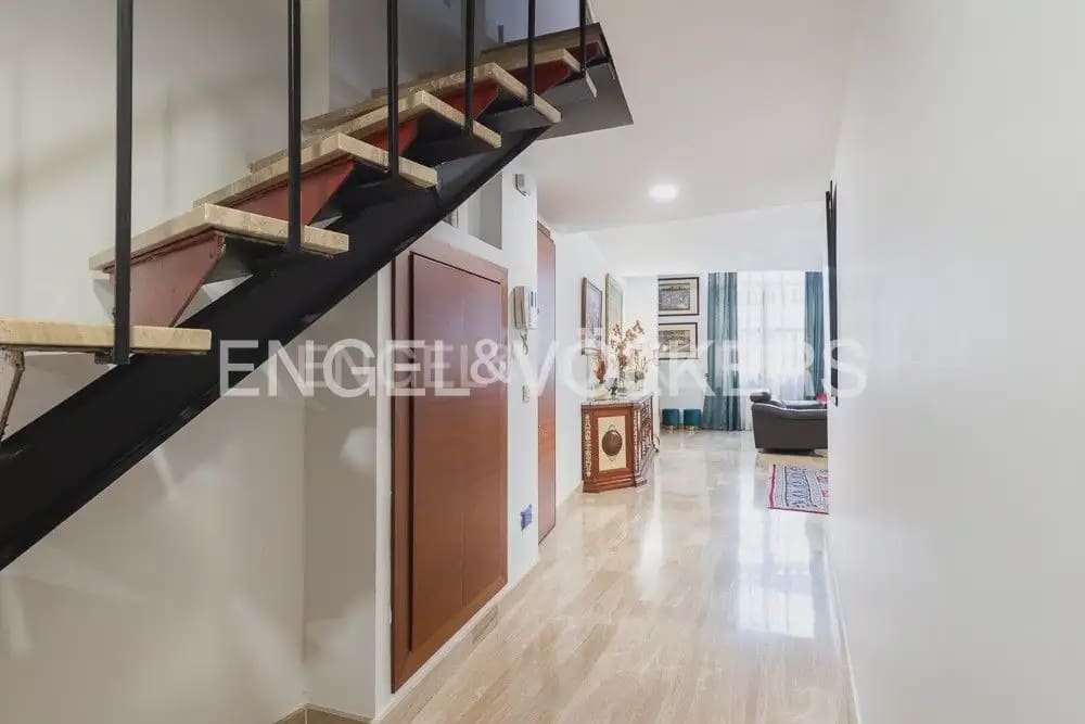 4 quarto Apartamento para arrendar em Valencia cidade com garagem - 3 200 € (Ref: 9897516)
