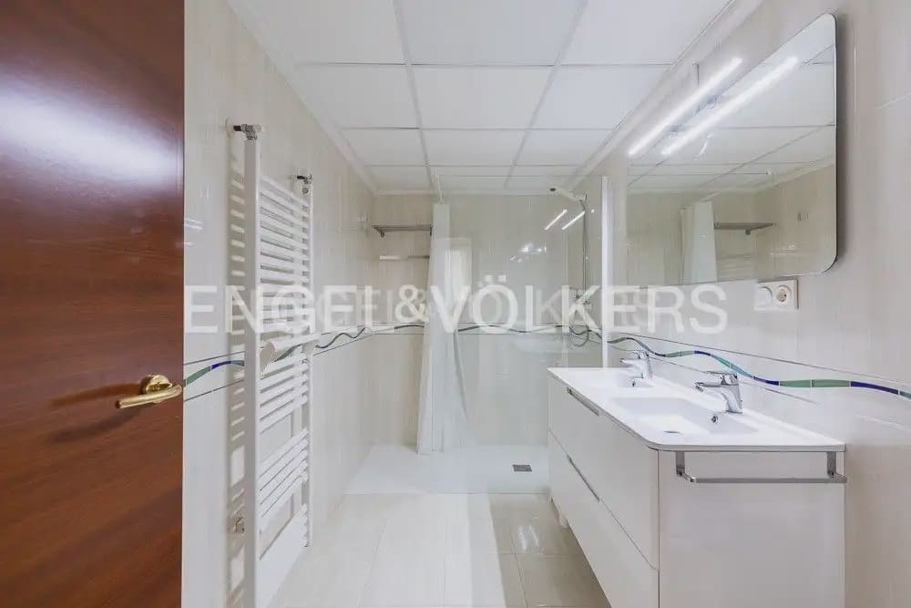 4 quarto Apartamento para arrendar em Valencia cidade com garagem - 3 200 € (Ref: 9897516)
