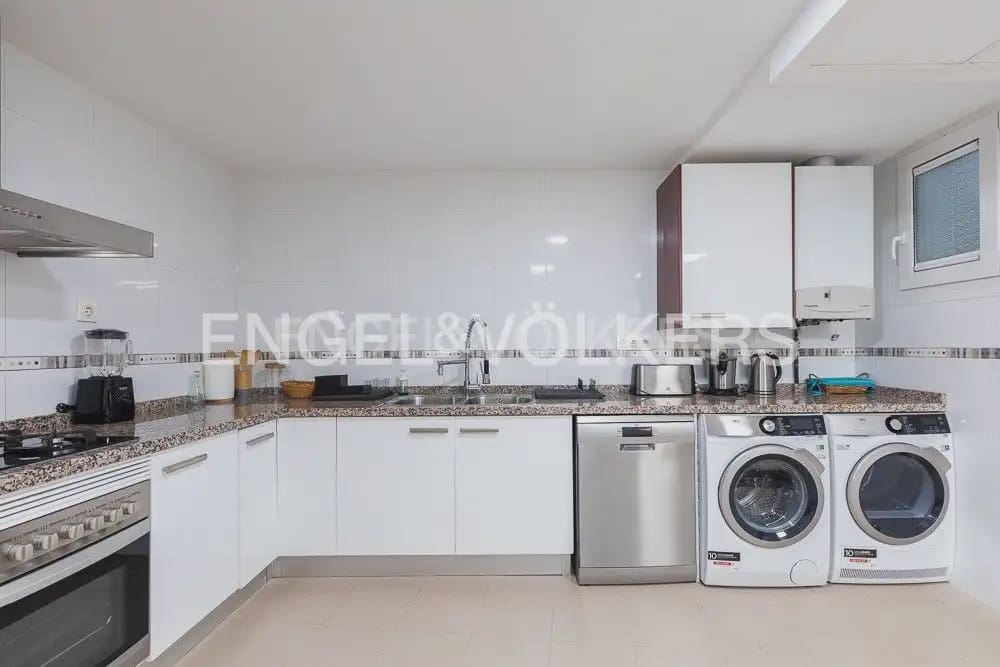 4 quarto Apartamento para arrendar em Valencia cidade com garagem - 3 200 € (Ref: 9897516)