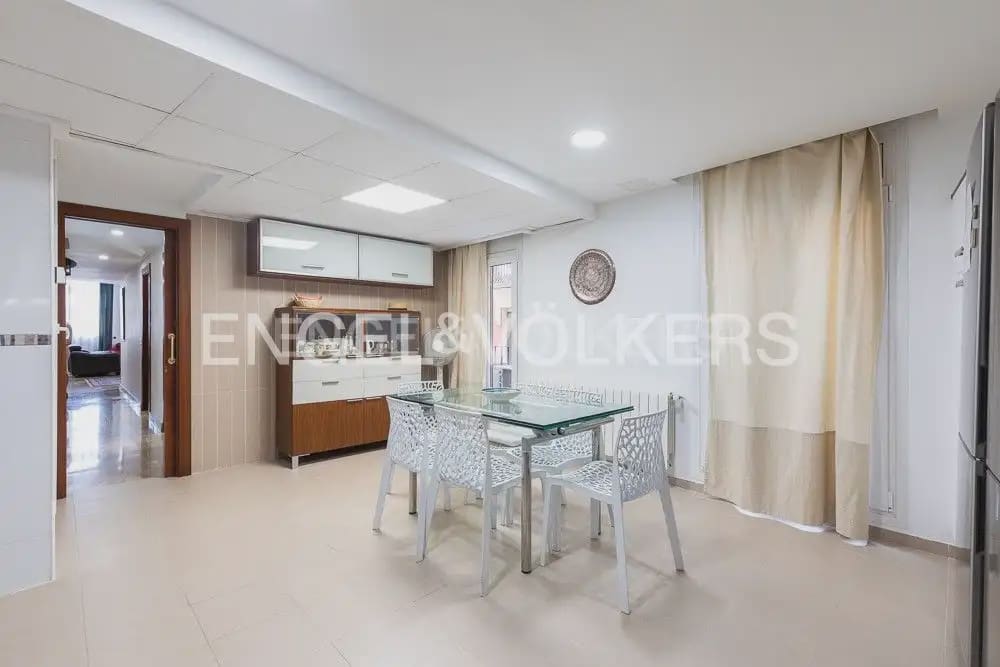 4 quarto Apartamento para arrendar em Valencia cidade com garagem - 3 200 € (Ref: 9897516)