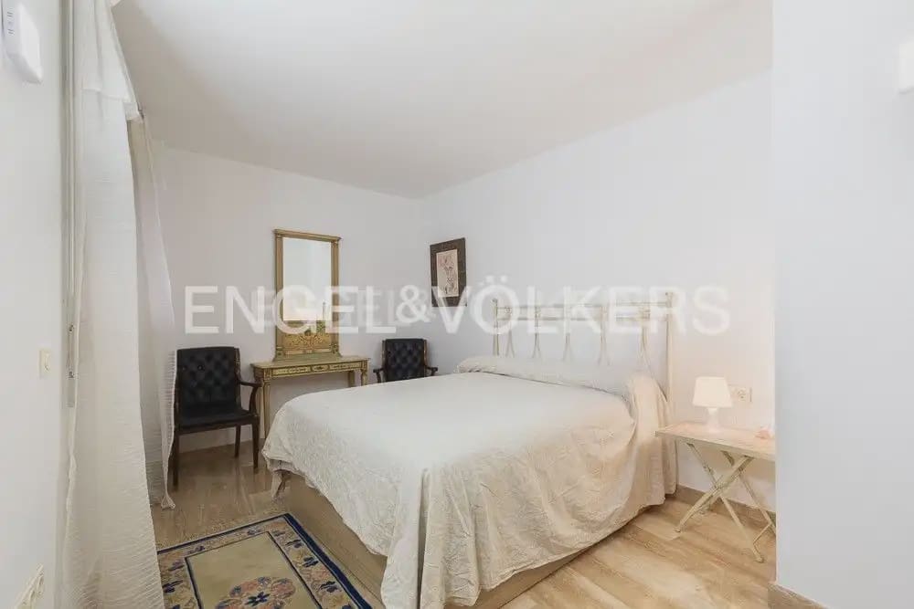 4 quarto Apartamento para arrendar em Valencia cidade com garagem - 3 200 € (Ref: 9897516)