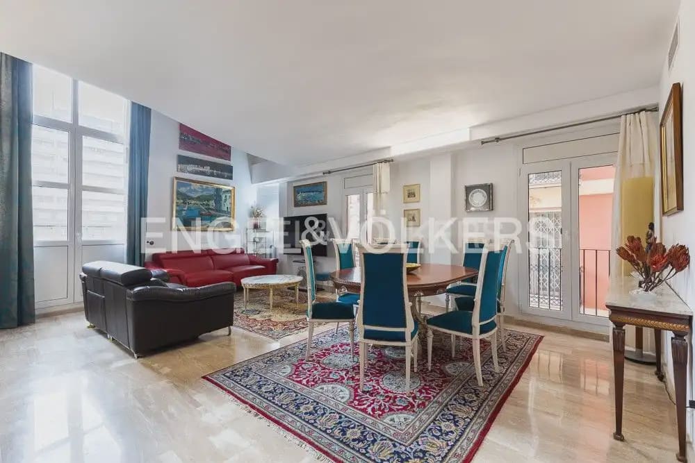 4 quarto Apartamento para arrendar em Valencia cidade com garagem - 3 200 € (Ref: 9897516)