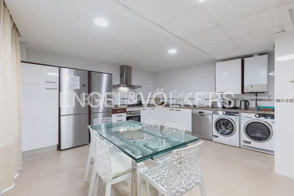 4 quarto Apartamento para arrendar em Valencia cidade com garagem - 3 200 € (Ref: 9897516)