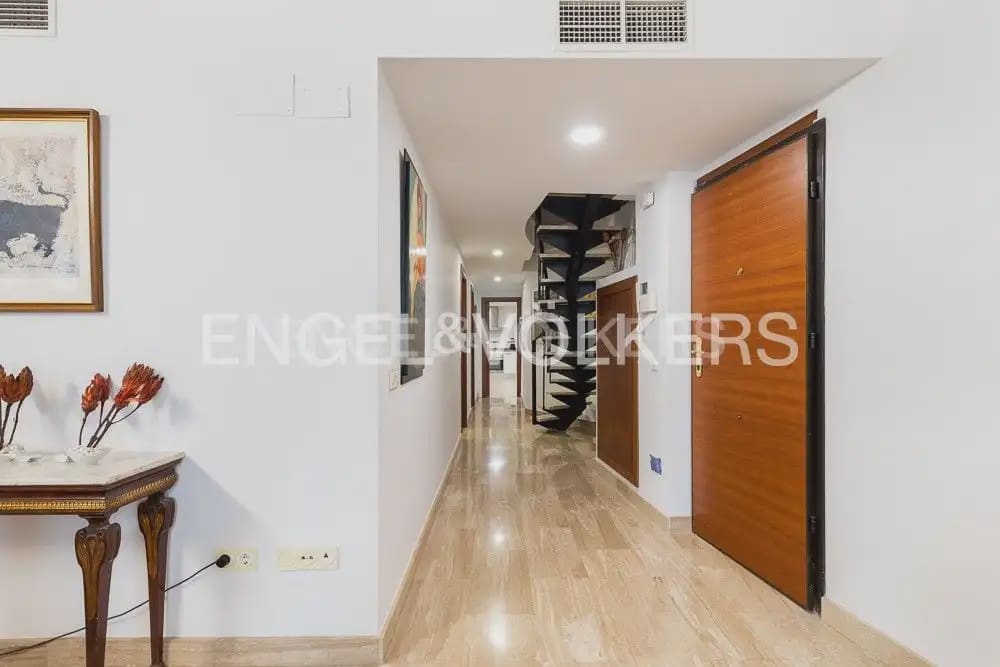 4 quarto Apartamento para arrendar em Valencia cidade com garagem - 3 200 € (Ref: 9897516)