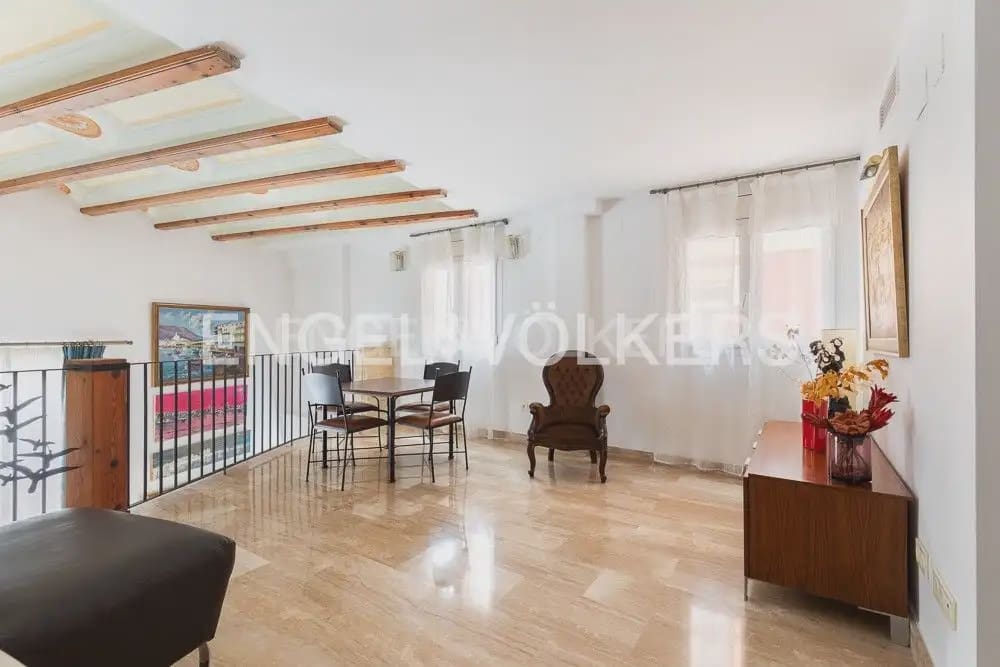 4 quarto Apartamento para arrendar em Valencia cidade com garagem - 3 200 € (Ref: 9897516)