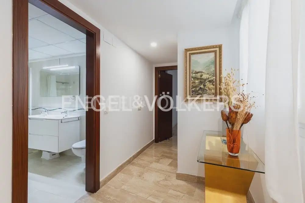 4 quarto Apartamento para arrendar em Valencia cidade com garagem - 3 200 € (Ref: 9897516)