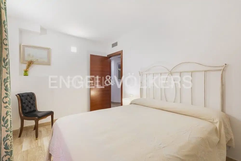 4 quarto Apartamento para arrendar em Valencia cidade com garagem - 3 200 € (Ref: 9897516)