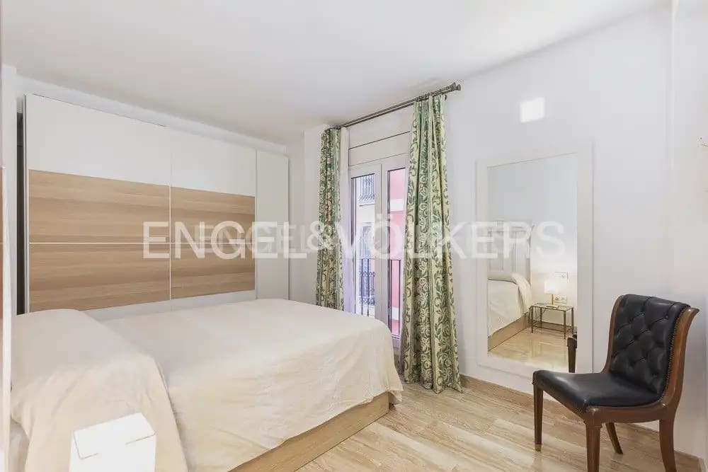 4 quarto Apartamento para arrendar em Valencia cidade com garagem - 3 200 € (Ref: 9897516)