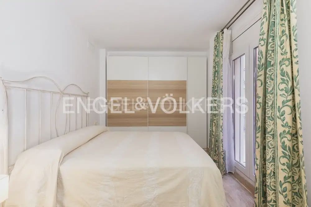 4 quarto Apartamento para arrendar em Valencia cidade com garagem - 3 200 € (Ref: 9897516)