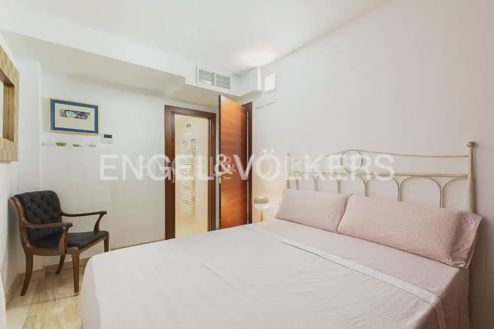 4 quarto Apartamento para arrendar em Valencia cidade com garagem - 3 200 € (Ref: 9897516)