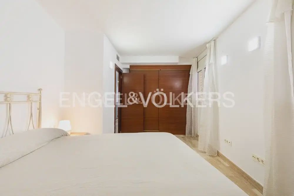 4 quarto Apartamento para arrendar em Valencia cidade com garagem - 3 200 € (Ref: 9897516)