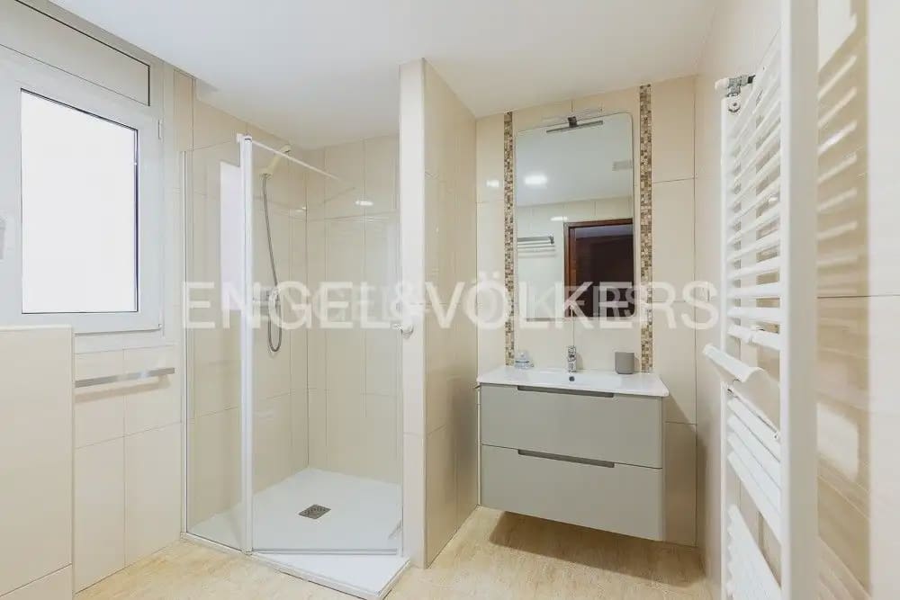 4 quarto Apartamento para arrendar em Valencia cidade com garagem - 3 200 € (Ref: 9897516)