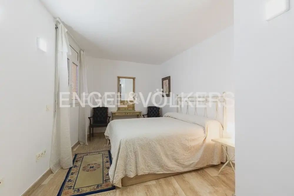 4 quarto Apartamento para arrendar em Valencia cidade com garagem - 3 200 € (Ref: 9897516)