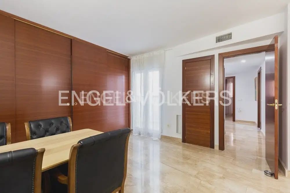 4 quarto Apartamento para arrendar em Valencia cidade com garagem - 3 200 € (Ref: 9897516)