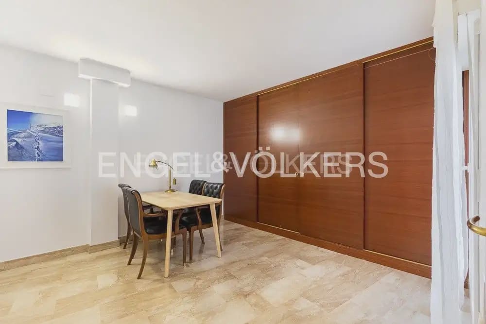 4 quarto Apartamento para arrendar em Valencia cidade com garagem - 3 200 € (Ref: 9897516)