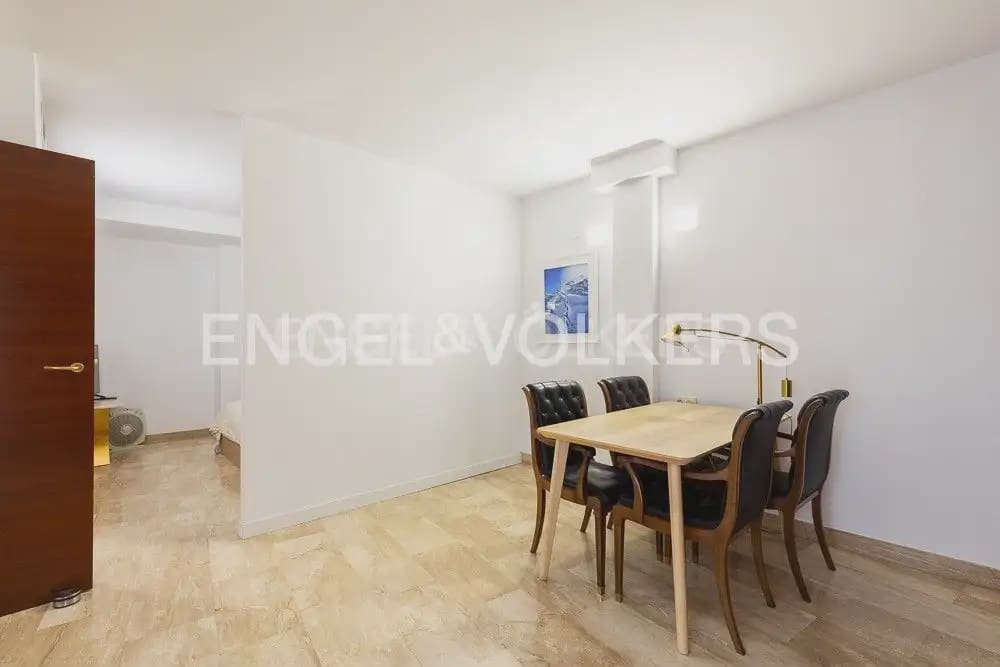 4 quarto Apartamento para arrendar em Valencia cidade com garagem - 3 200 € (Ref: 9897516)