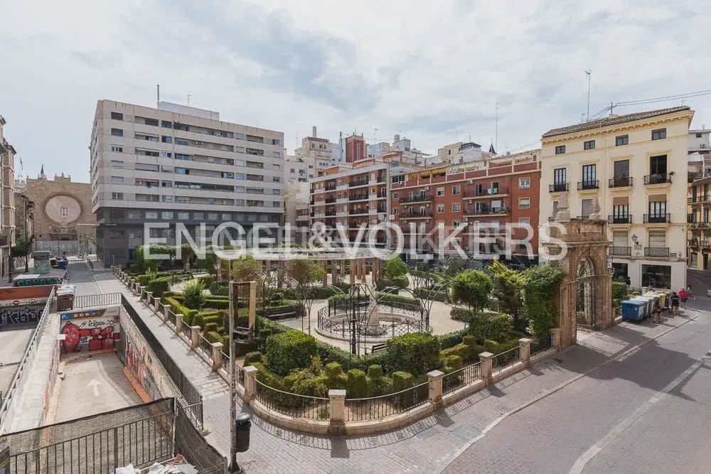 4 quarto Apartamento para arrendar em Valencia cidade com garagem - 3 200 € (Ref: 9897516)