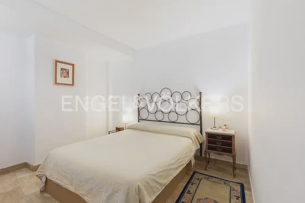 4 quarto Apartamento para arrendar em Valencia cidade com garagem - 3 200 € (Ref: 9897516)