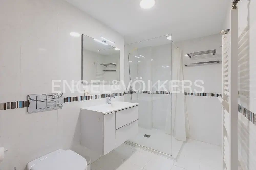 4 quarto Apartamento para arrendar em Valencia cidade com garagem - 3 200 € (Ref: 9897516)