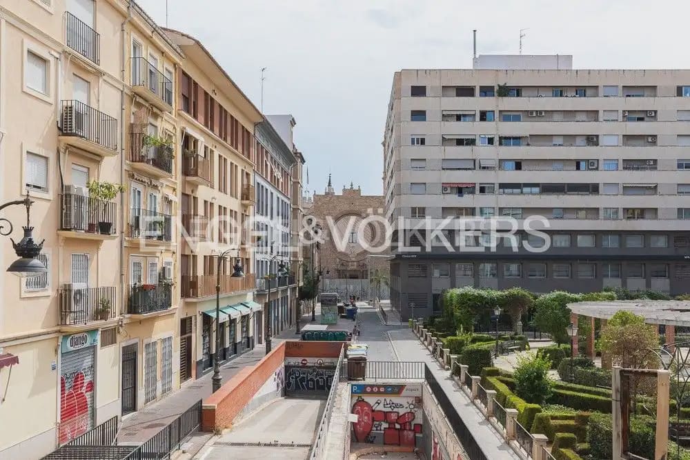 4 quarto Apartamento para arrendar em Valencia cidade com garagem - 3 200 € (Ref: 9897516)