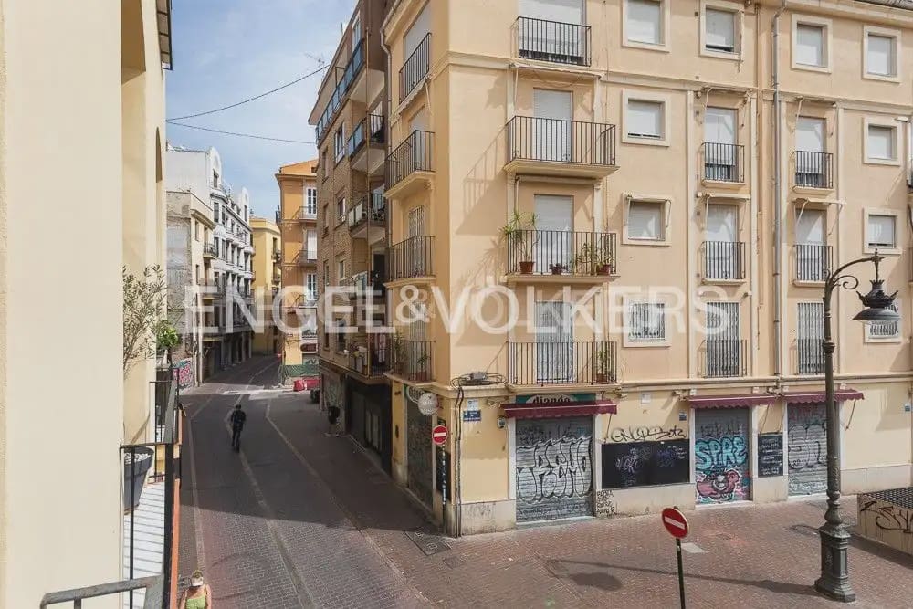 4 quarto Apartamento para arrendar em Valencia cidade com garagem - 3 200 € (Ref: 9897516)