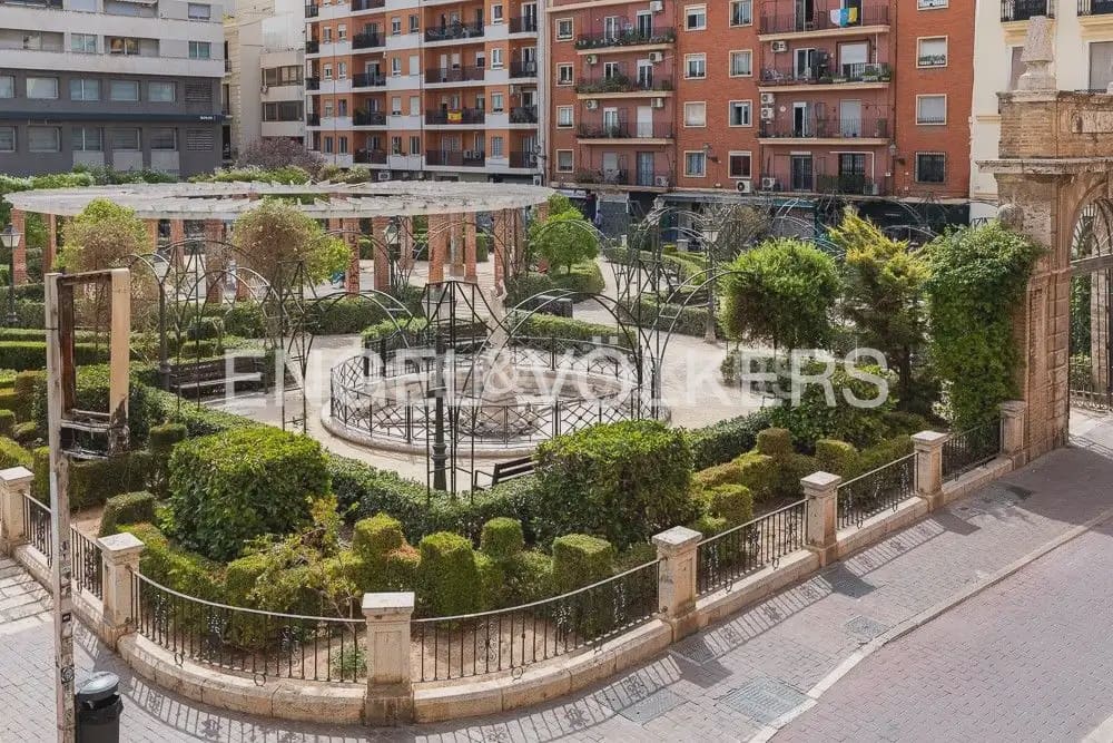 4 quarto Apartamento para arrendar em Valencia cidade com garagem - 3 200 € (Ref: 9897516)