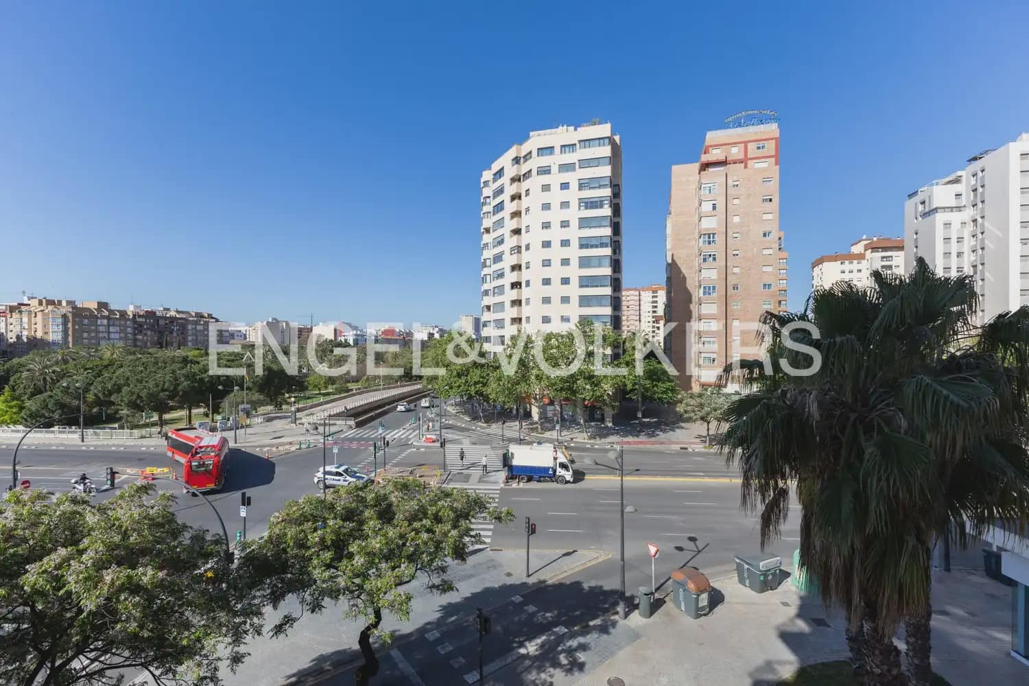 2 sovrum Lägenhet till salu i Valencia stad med garage - 355 000 € (Ref: 9897517)